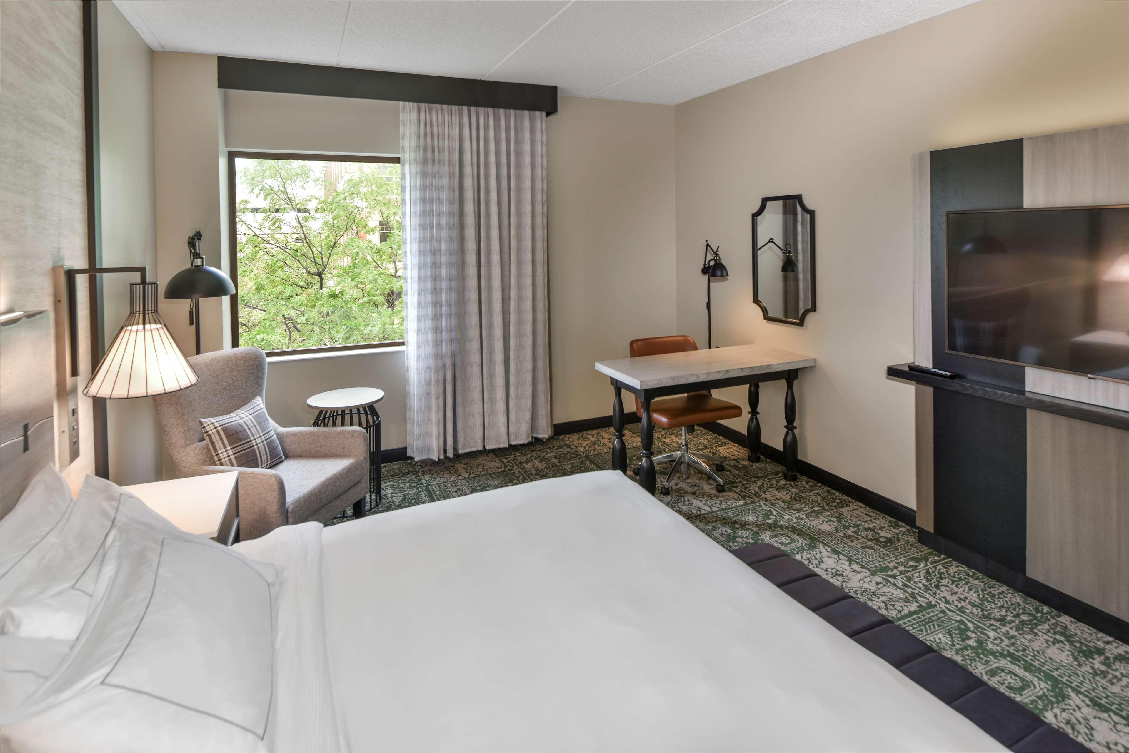 Hilton Paper Valley Hotel 4*