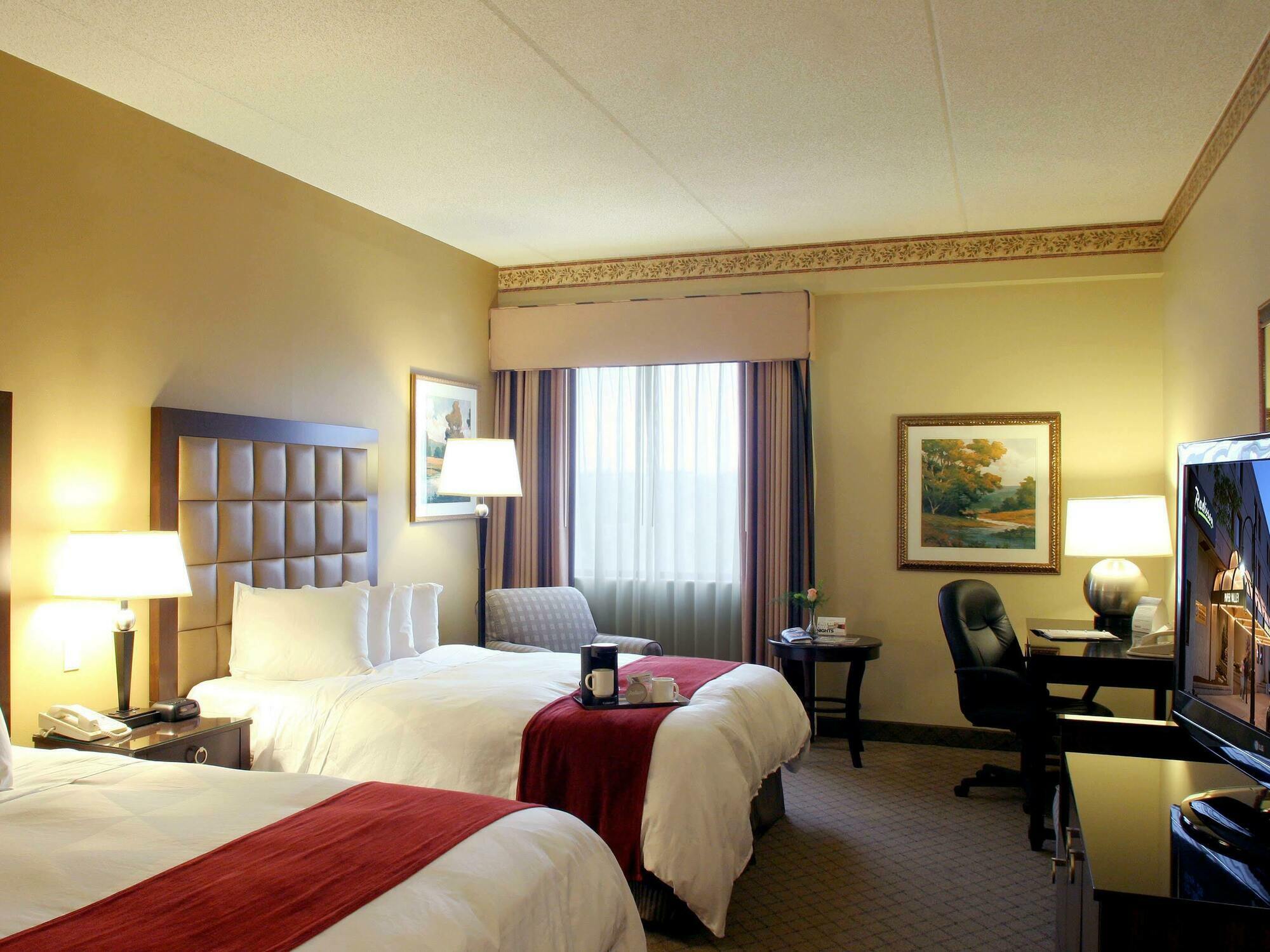 Hilton Paper Valley Hotel 4*